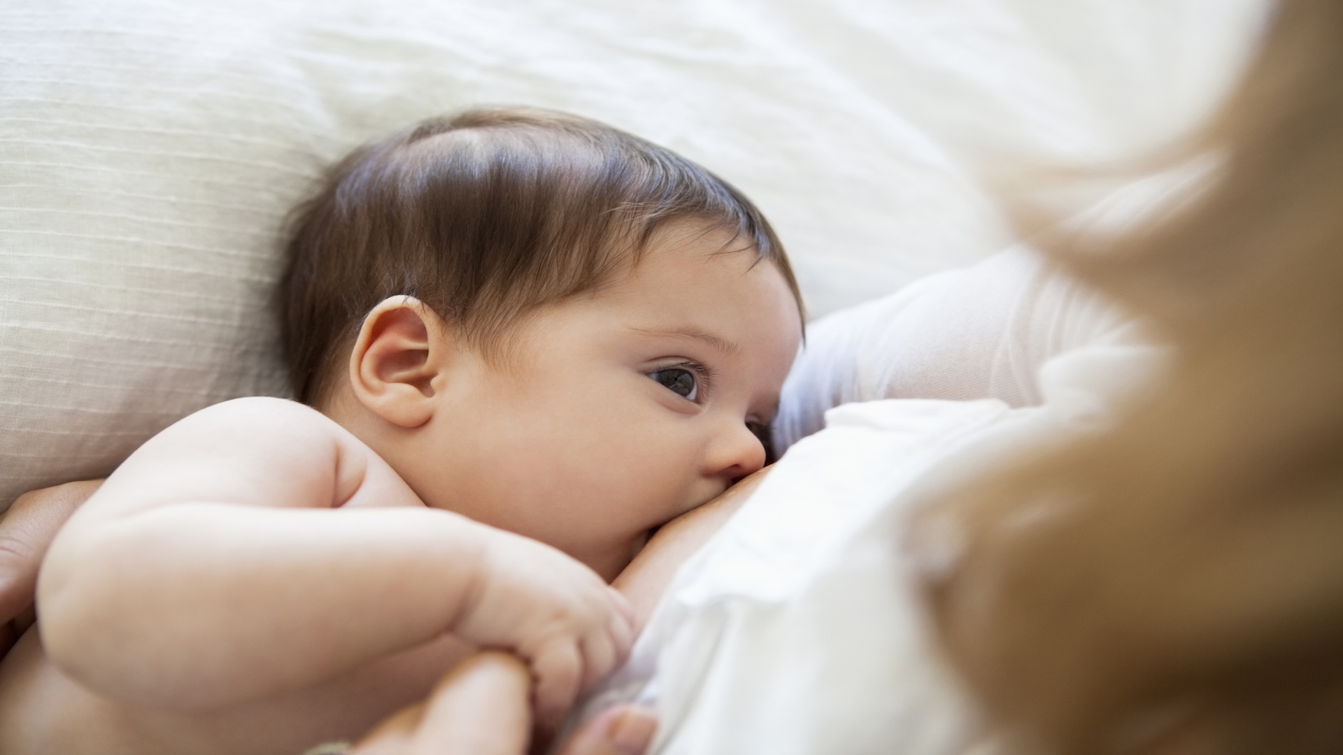 10 reasons to breastfeed your baby baby mum-mum